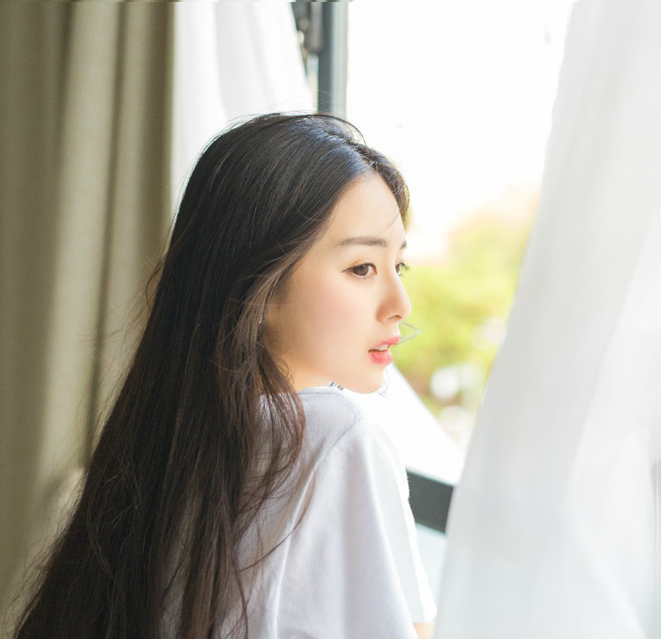 爱情有如**，没有了它，干裂的心田，即使撒下再多的种子，终是不可能滋发萌芽的生机。